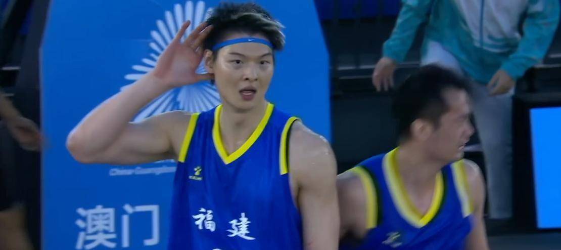 浙江队逆转上海队，王哲林关键制胜