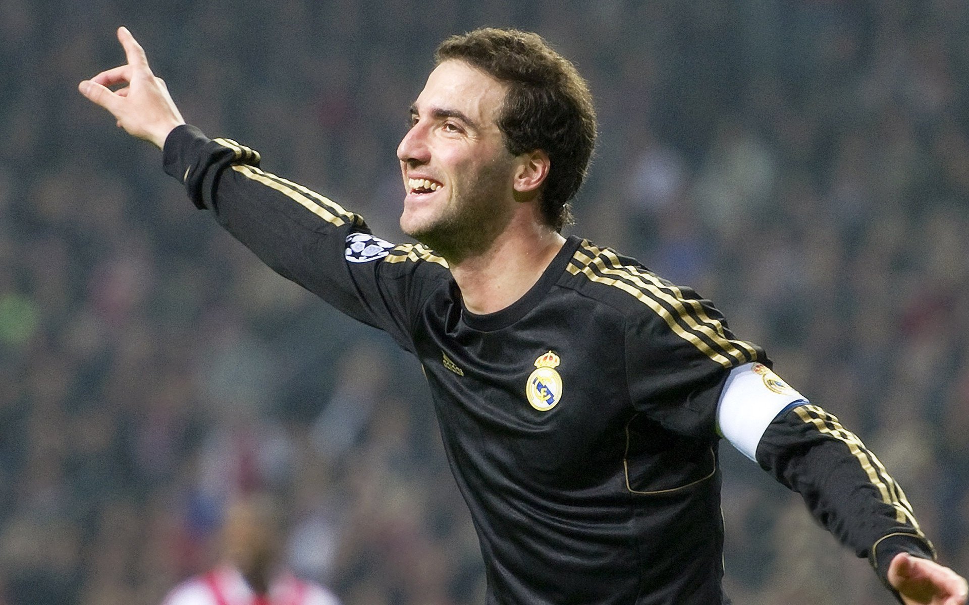 北欧猛兽引爆绿茵乐章，那不勒斯死亡三重奏险擒枪手