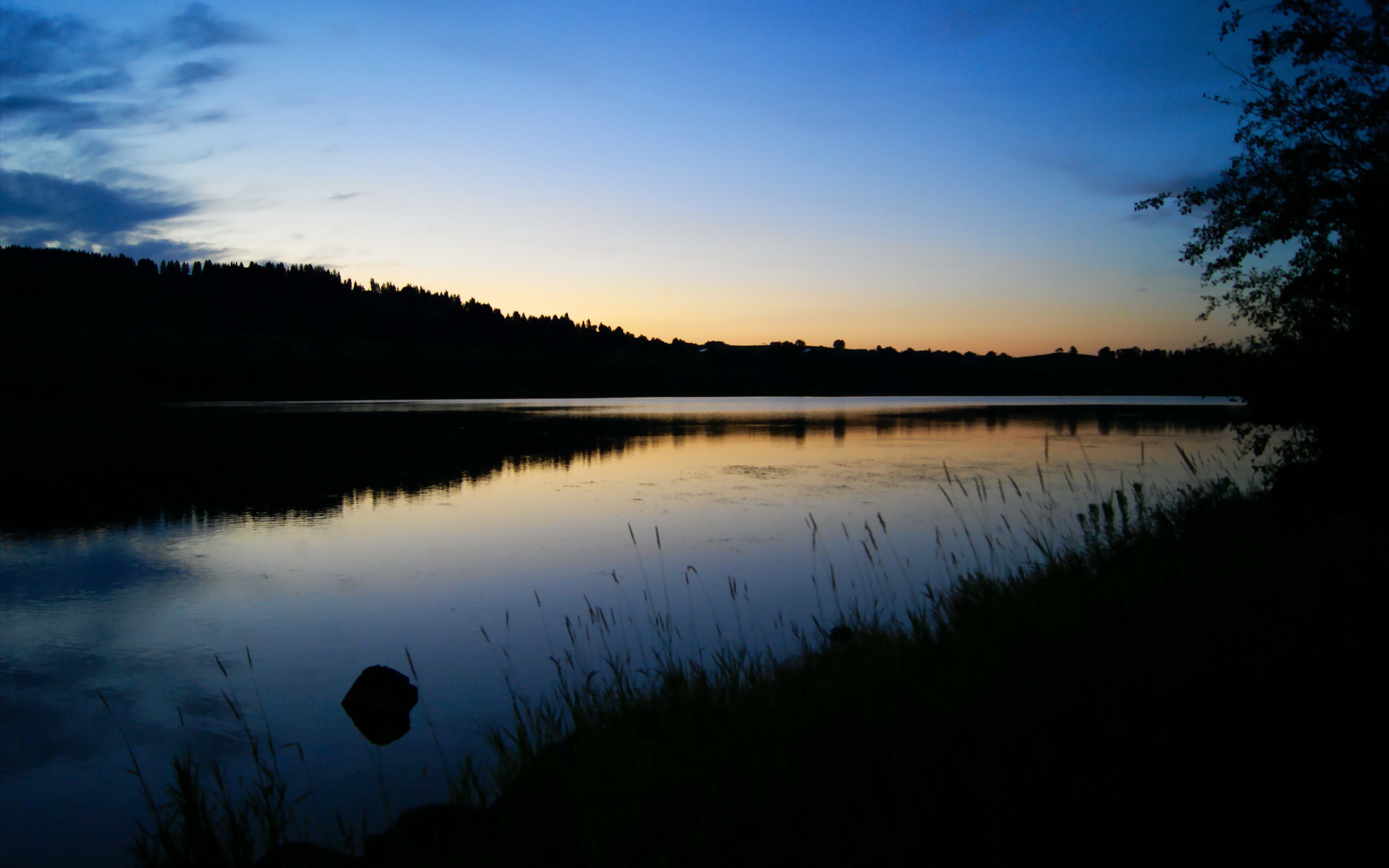 中场大师与钢铁军团，莫德里奇闪耀时刻下的东西方足球启示